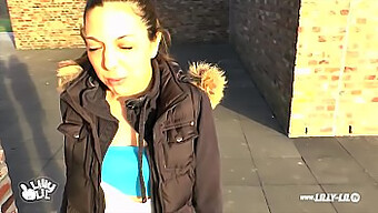 Le Fan De Lilly Lil La Rejoint Pour Du Sexe En Plein Air Et De L'Huile, Menant À Une Éjaculation Interne Publique