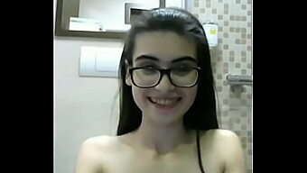 La Performance Da Sola Di Una Cam Girl Italiana Di 18 Anni Su Exposedcams.Cf