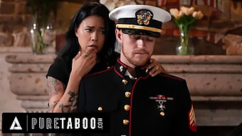 La Hermosa Morena Dana Vespoli Anhela A Su Hijastro Con El Uniforme Militar De Su Difunto Esposo