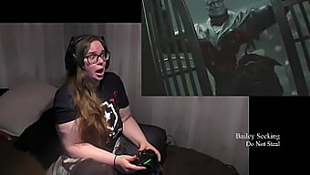 Titta På Hennes Vällustiga Kurvor När Hon Strippar Under En Resident Evil 2-Session