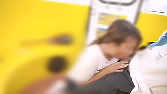 Filipina Mengambil Risiko Yang Mengghairahkan Pada Roda Ferris Untuk Blowjob