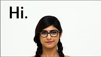 Mia Khalifa'Nın Kusursuz Fiziği Baştan Çıkarıcı Bir Şekilde Tamamen Sergileniyor